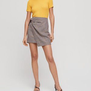 ⚡️SALE⚡️ Aritzia Babaton Mini Skirt - Size 6